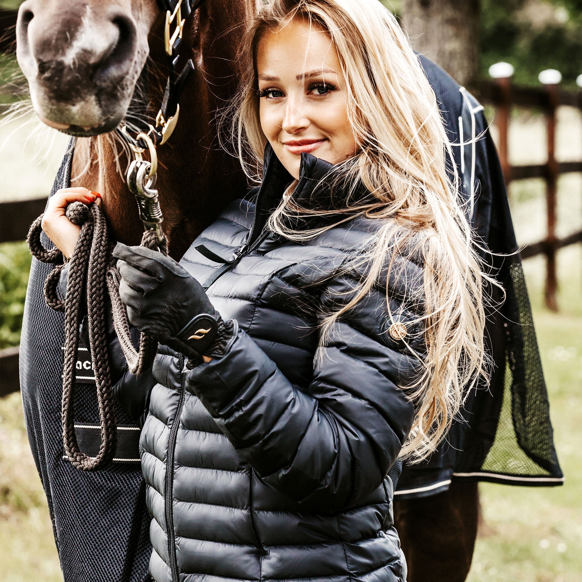 Back on Track Grace Jacka Dam – Svart