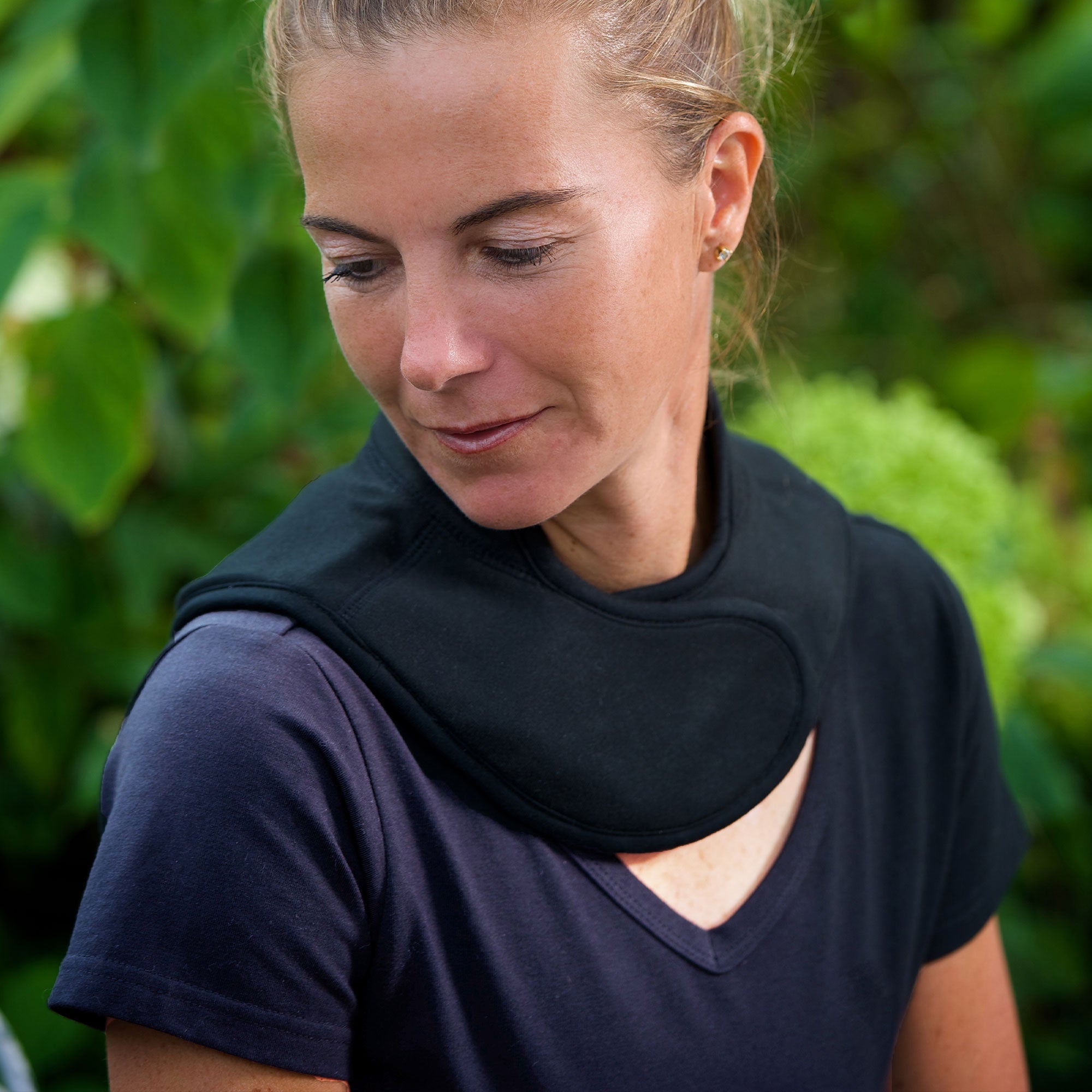 Back on Track Nackskydd med spänne – Svart