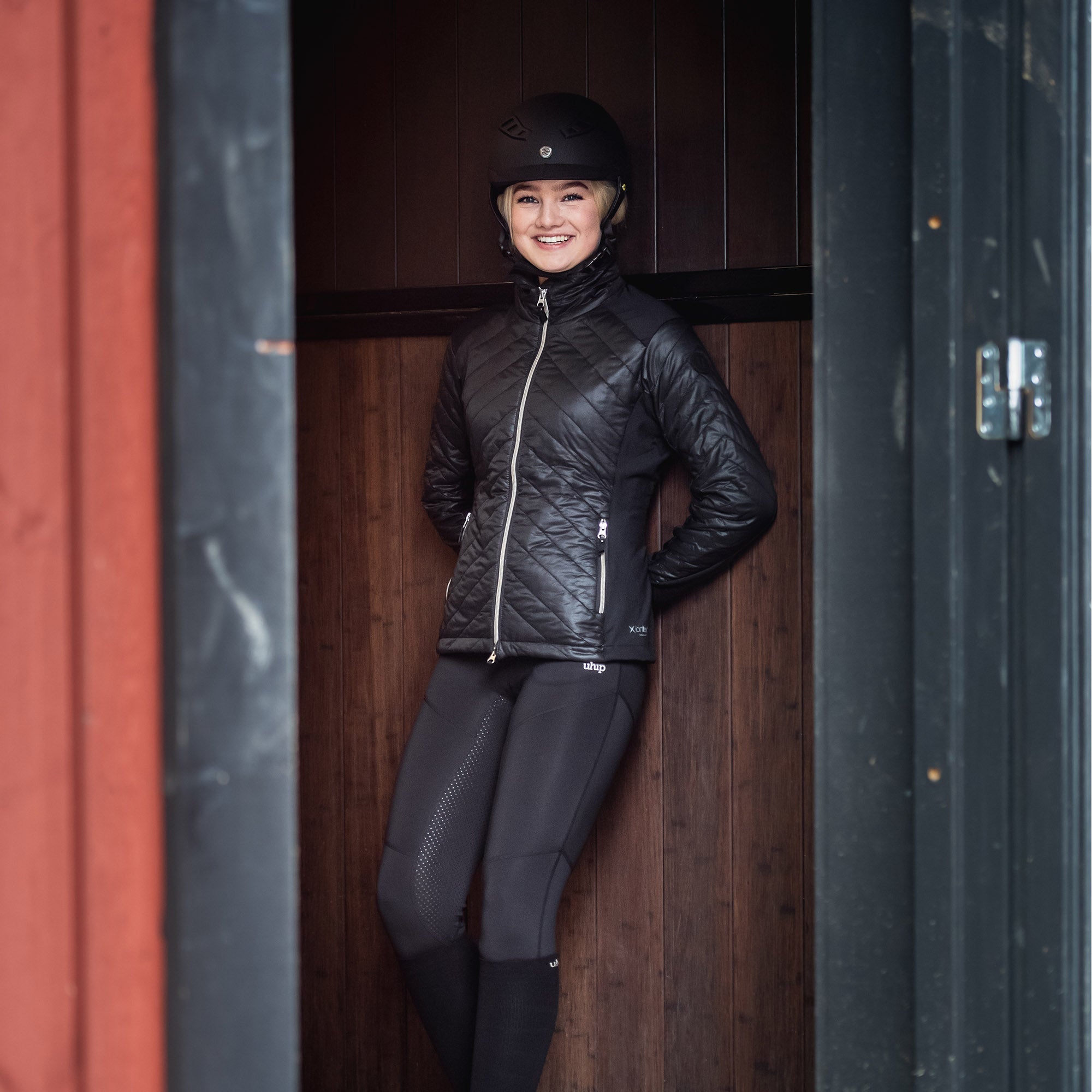 Back on Track Hybrid Jacket Uhip Edition – Svart