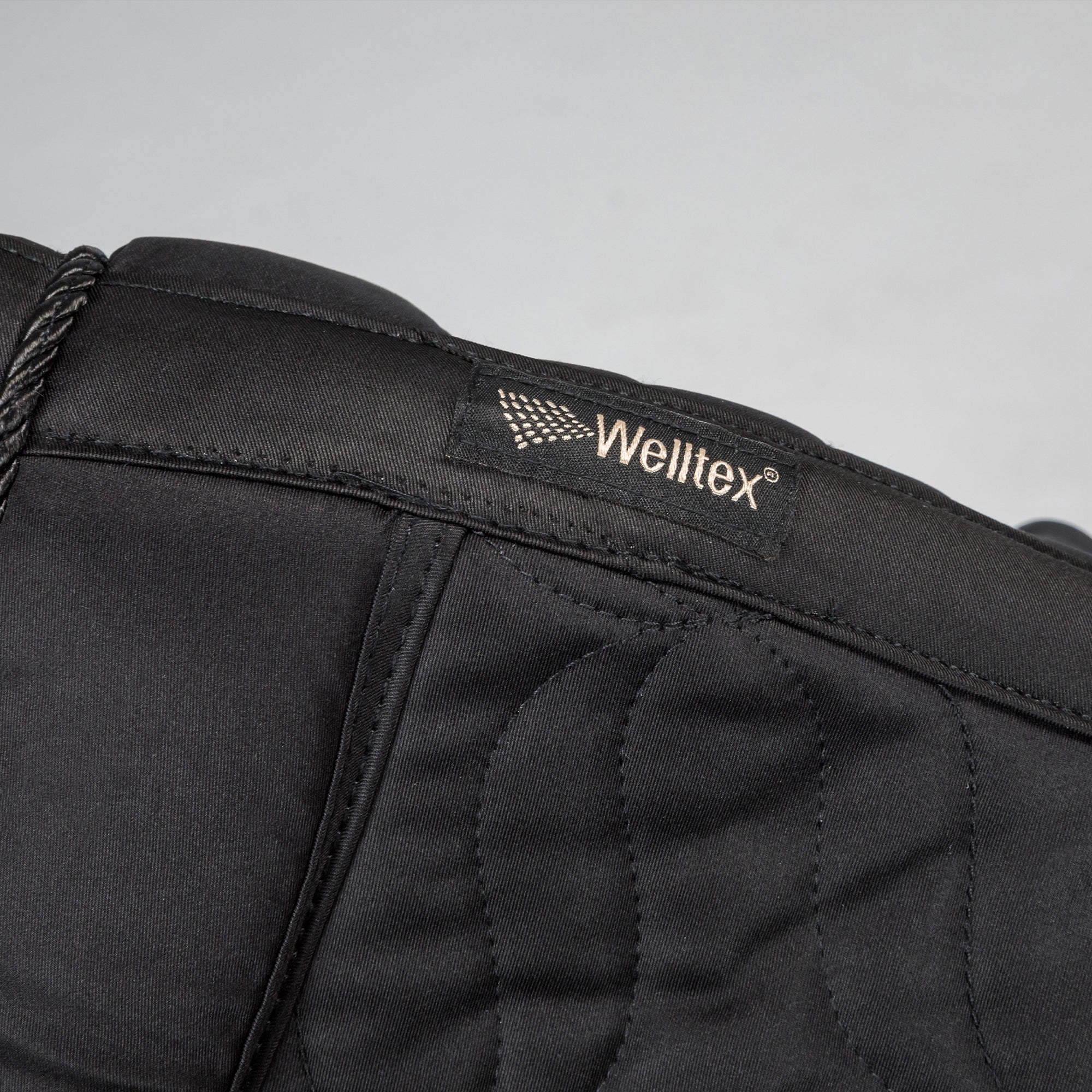 Back on Track Deep Nights Schabrak Dressyr – Svart