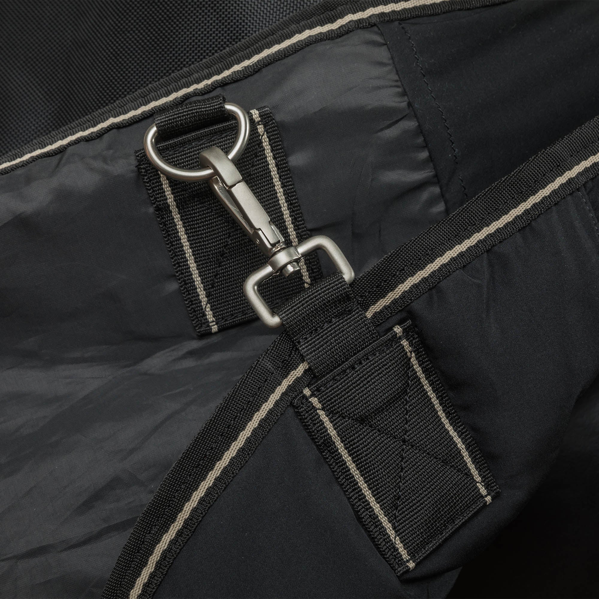 Back on Track Rhyolite Liner 200 g – Svart