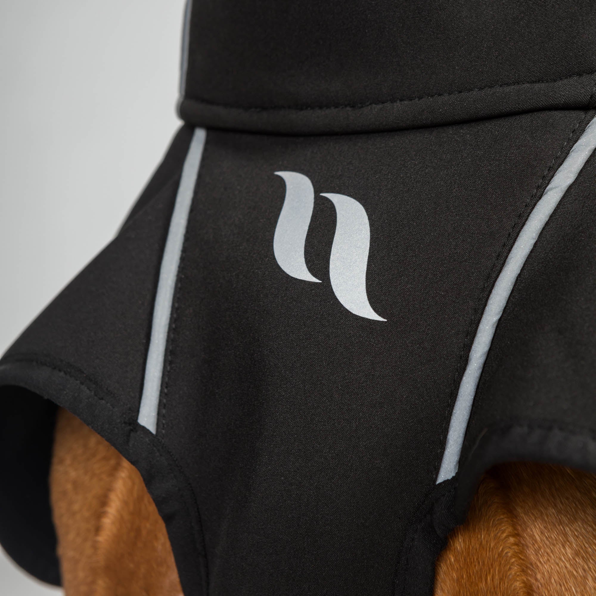 Back on Track BARK Softshelltäcke Högt slut – Svart