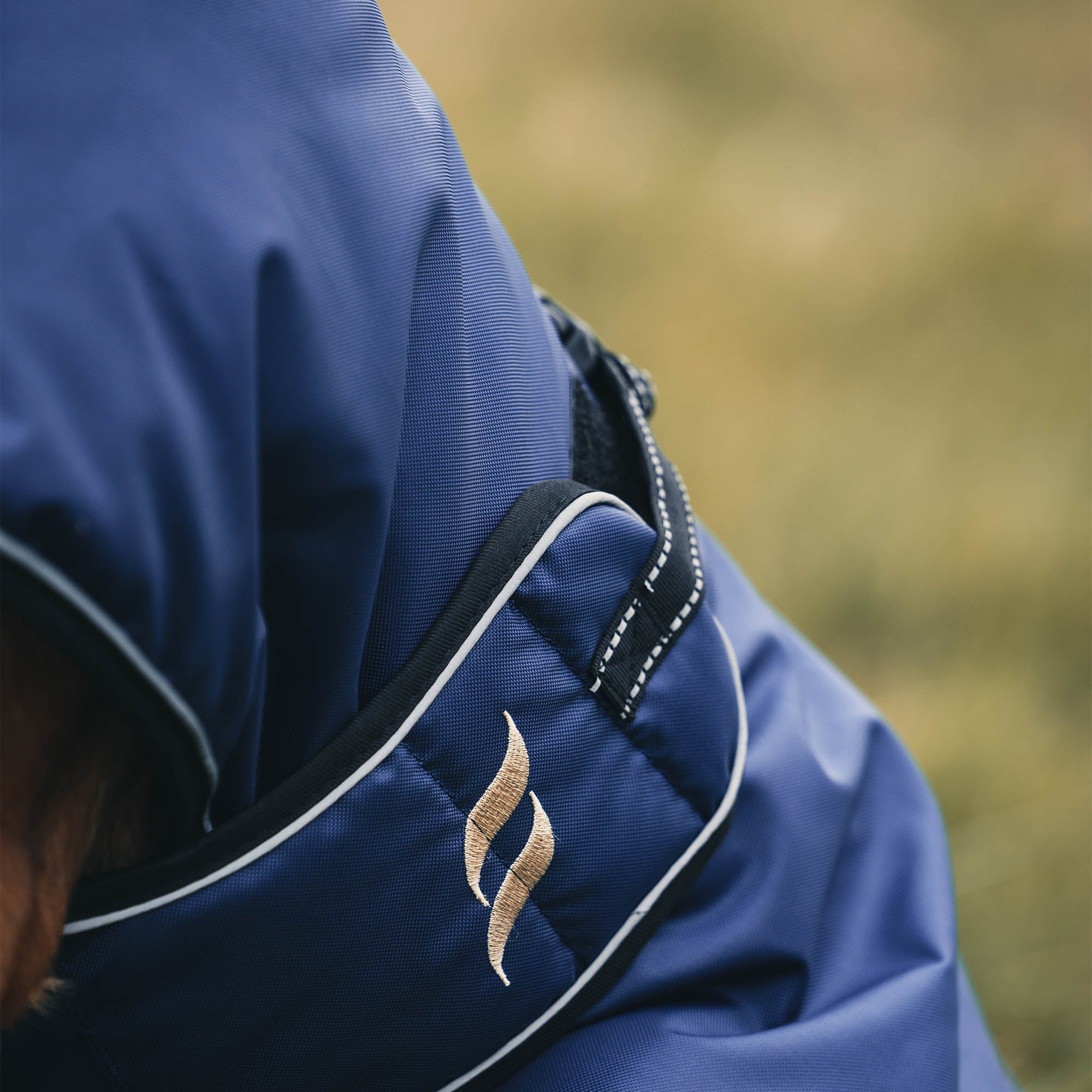 Back on Track Sunny Hundtäcke med fyllning – Blå