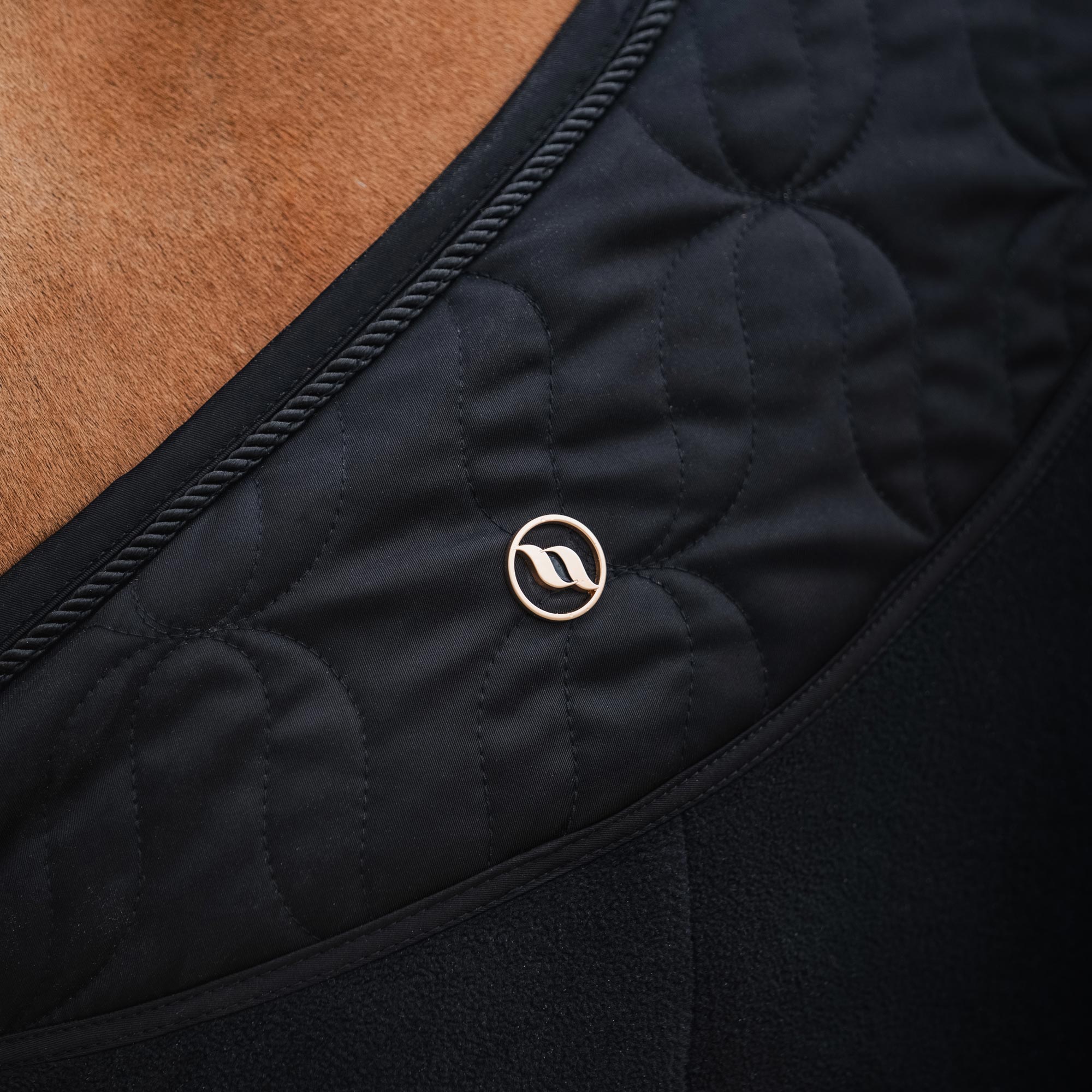 Back on Track Deep Nights Fleecetäcke – Svart