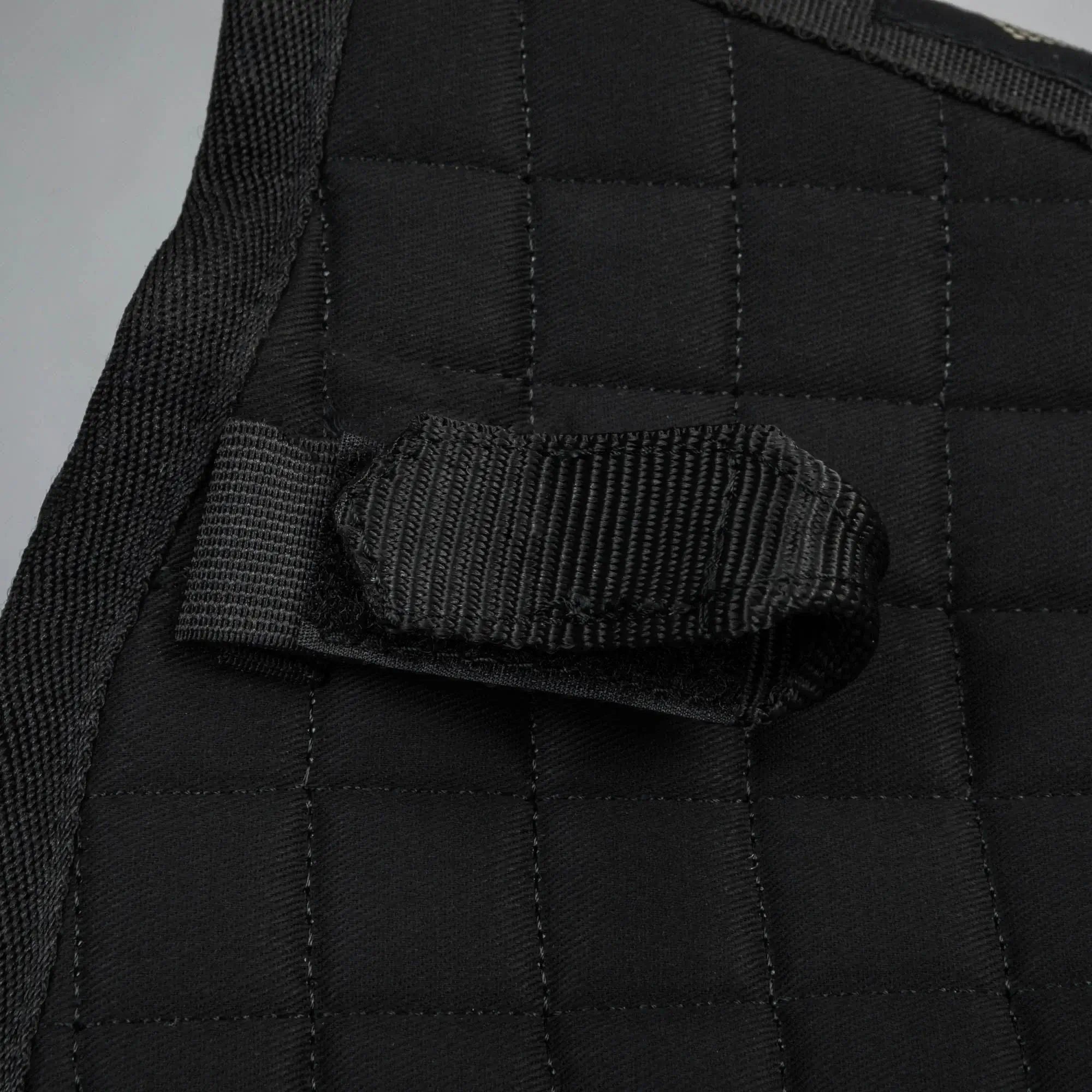 Back on Track Schabrak Dressyr No II – Svart