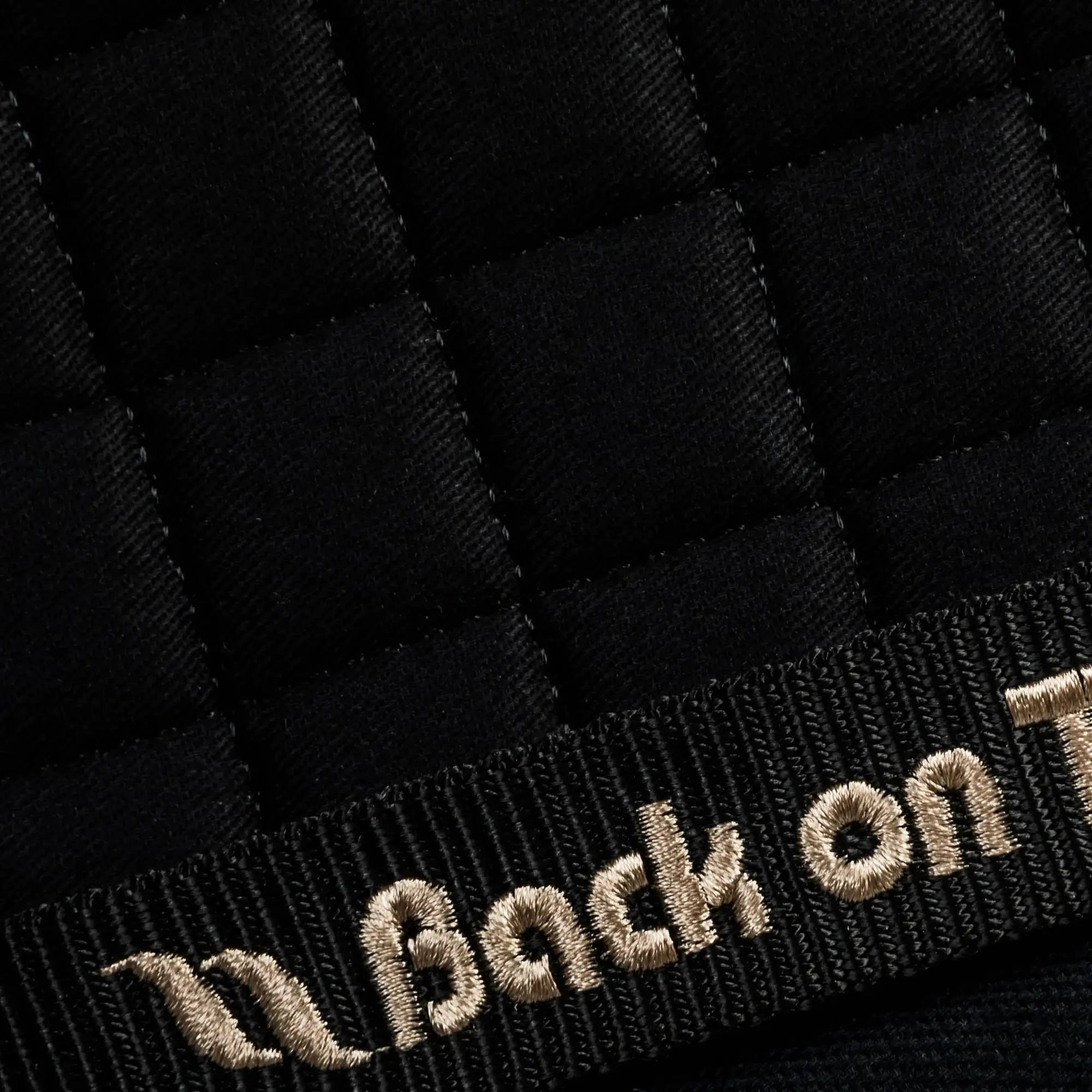 Back on Track Schabrak Dressyr No III – Svart