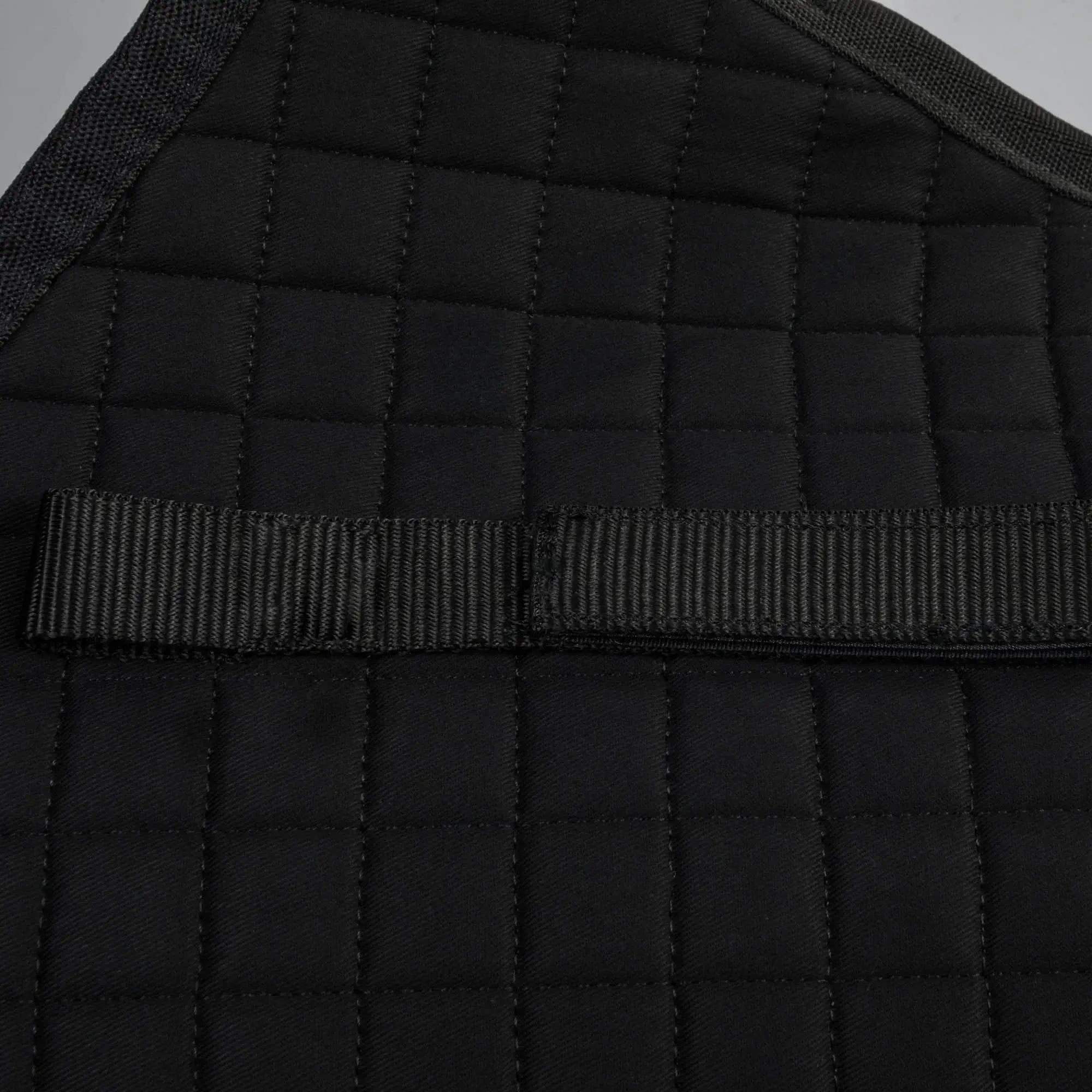 Back on Track Schabrak Hoppning No I – Svart