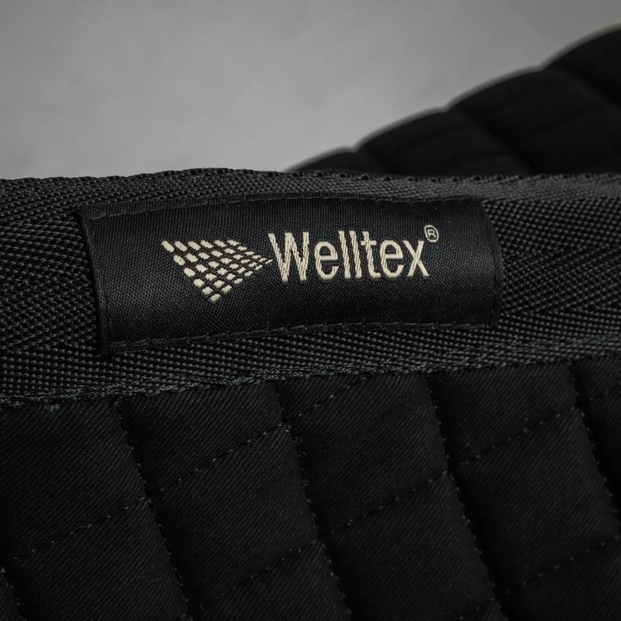 Back on Track Schabrak Hoppning No II – Svart