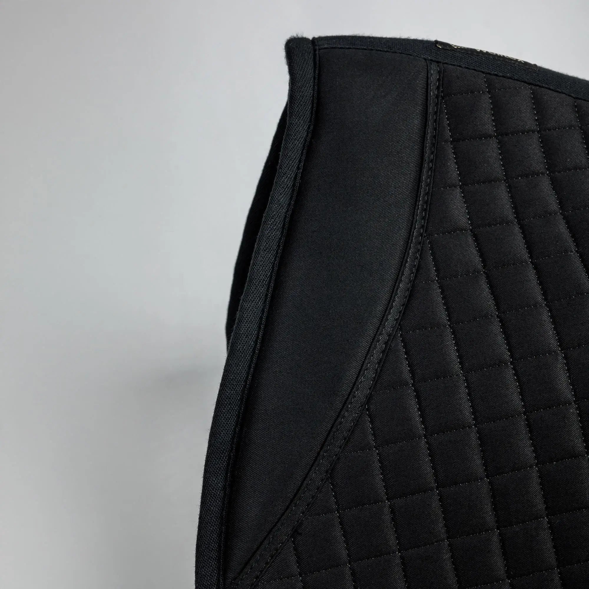 Back on Track Schabrak Hoppning No III – Svart