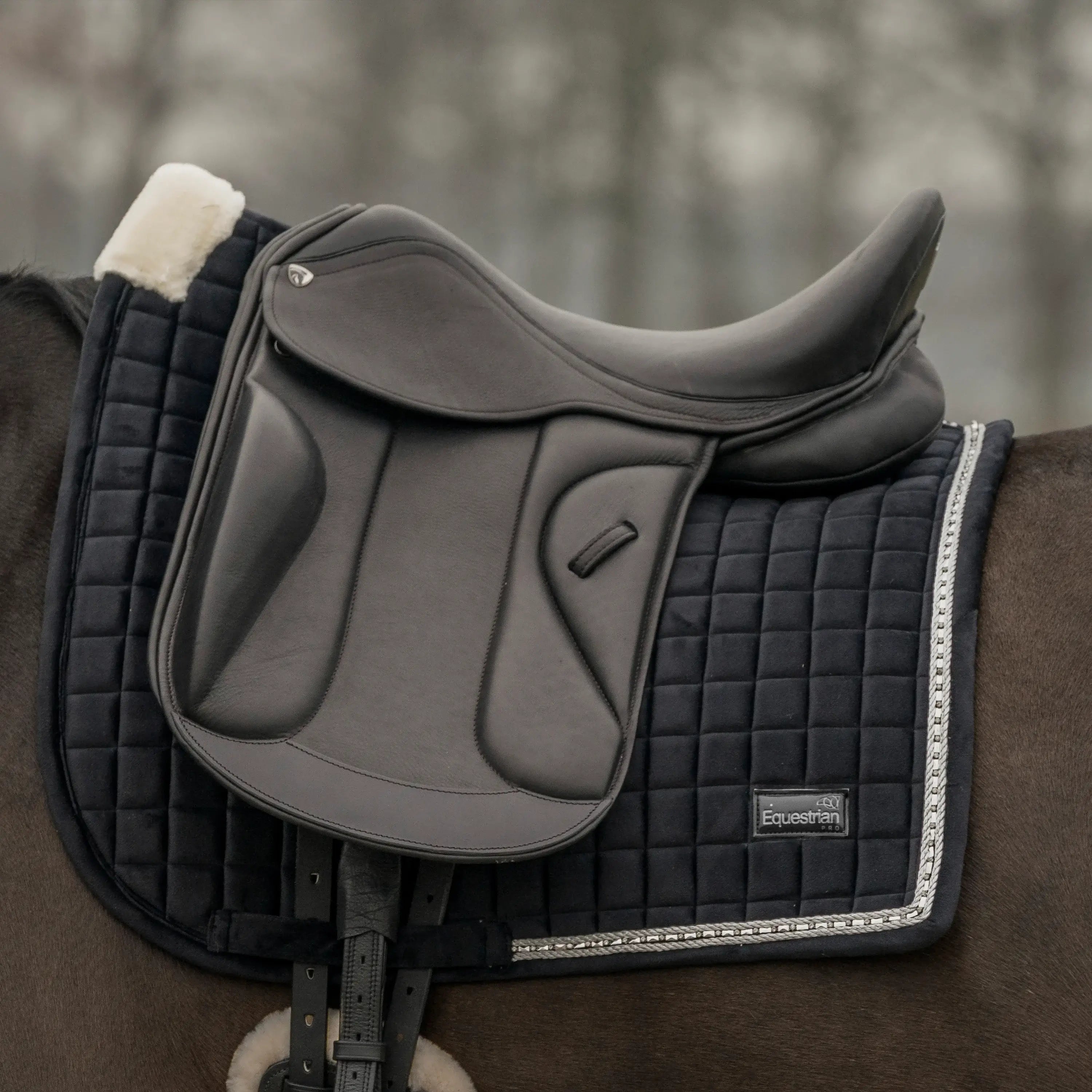 Horka Schabrak Equestrian Pro Velvet Dressyr - Svart