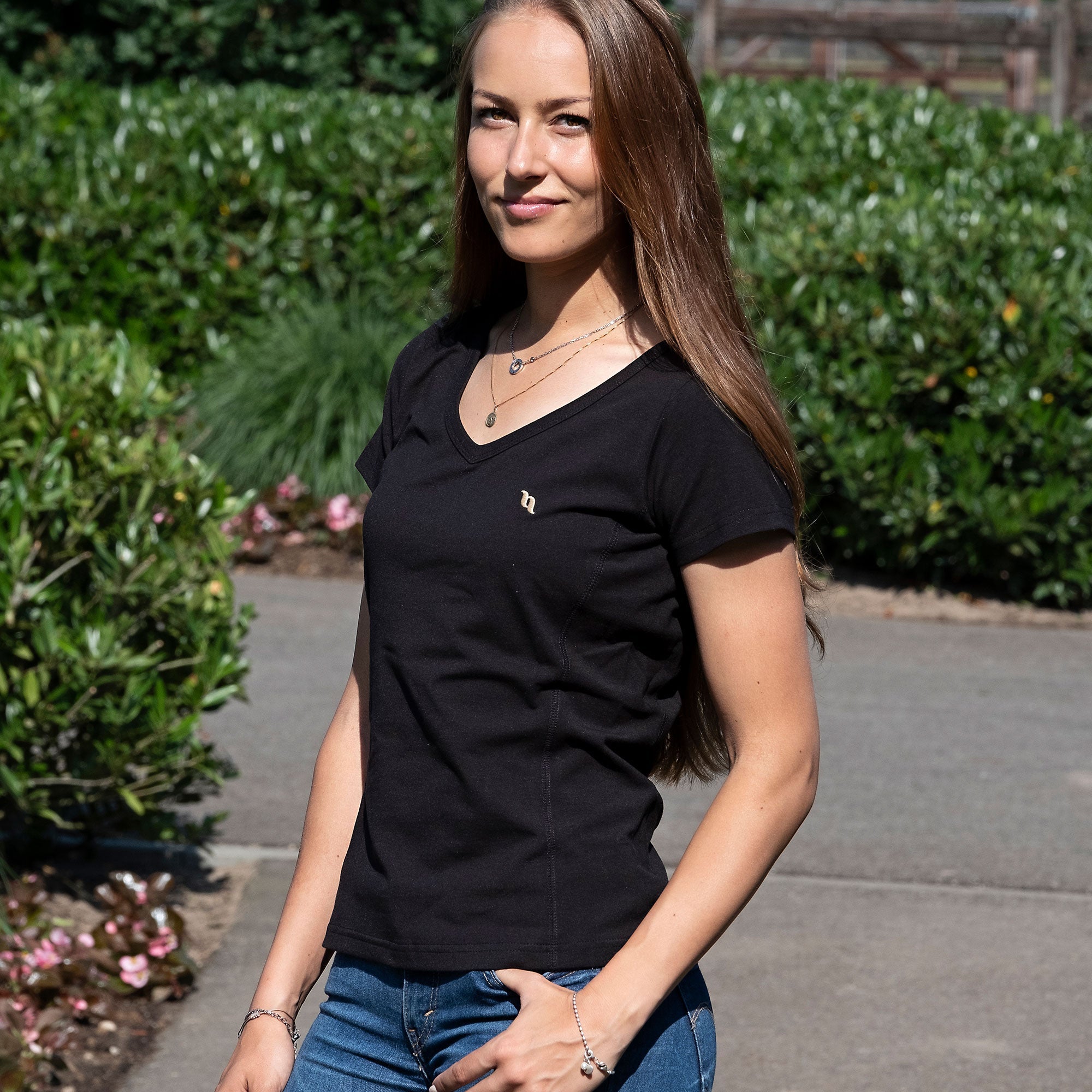 Back on Track T-shirt V-ringad – Svart