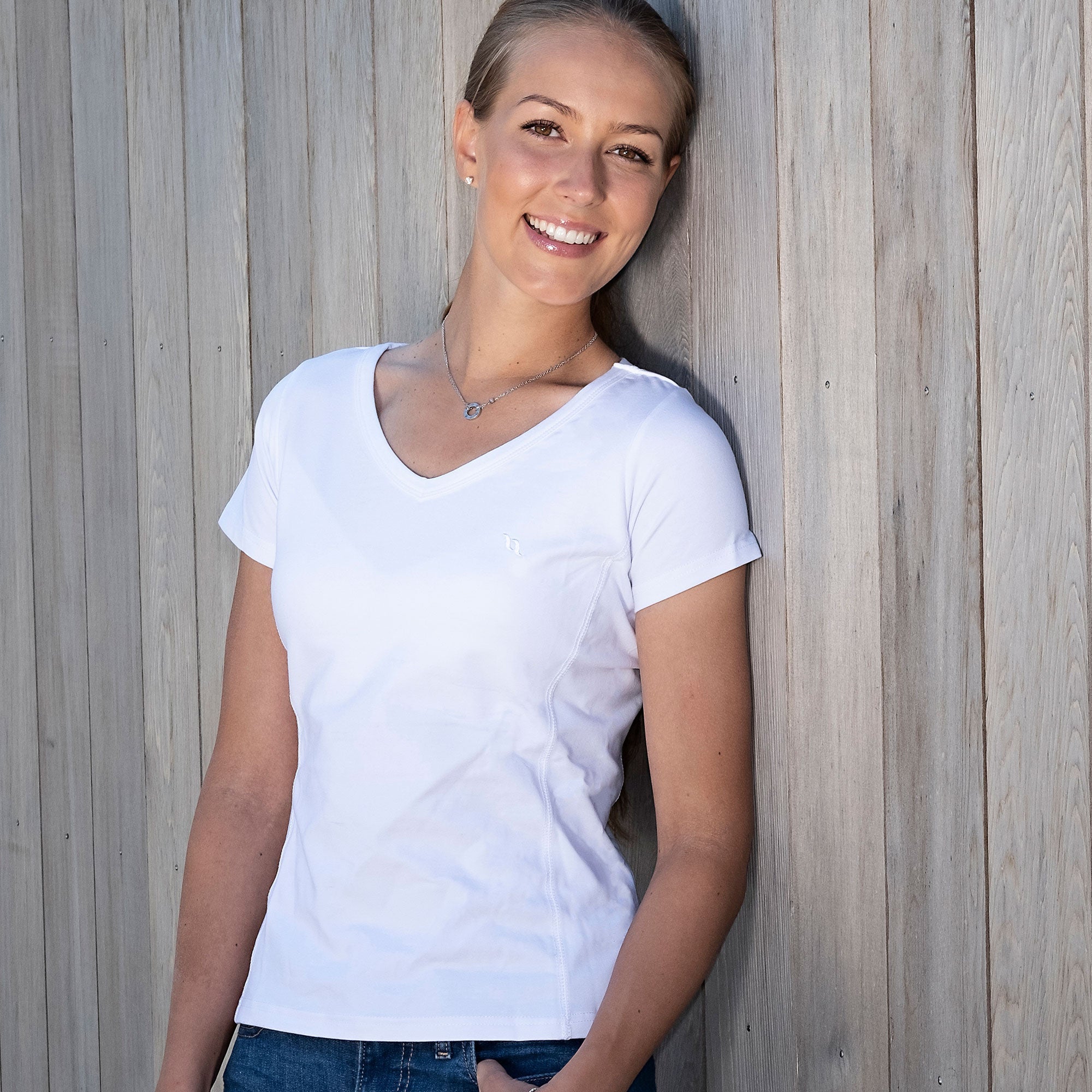 Back on Track T-shirt V-ringad – Vit