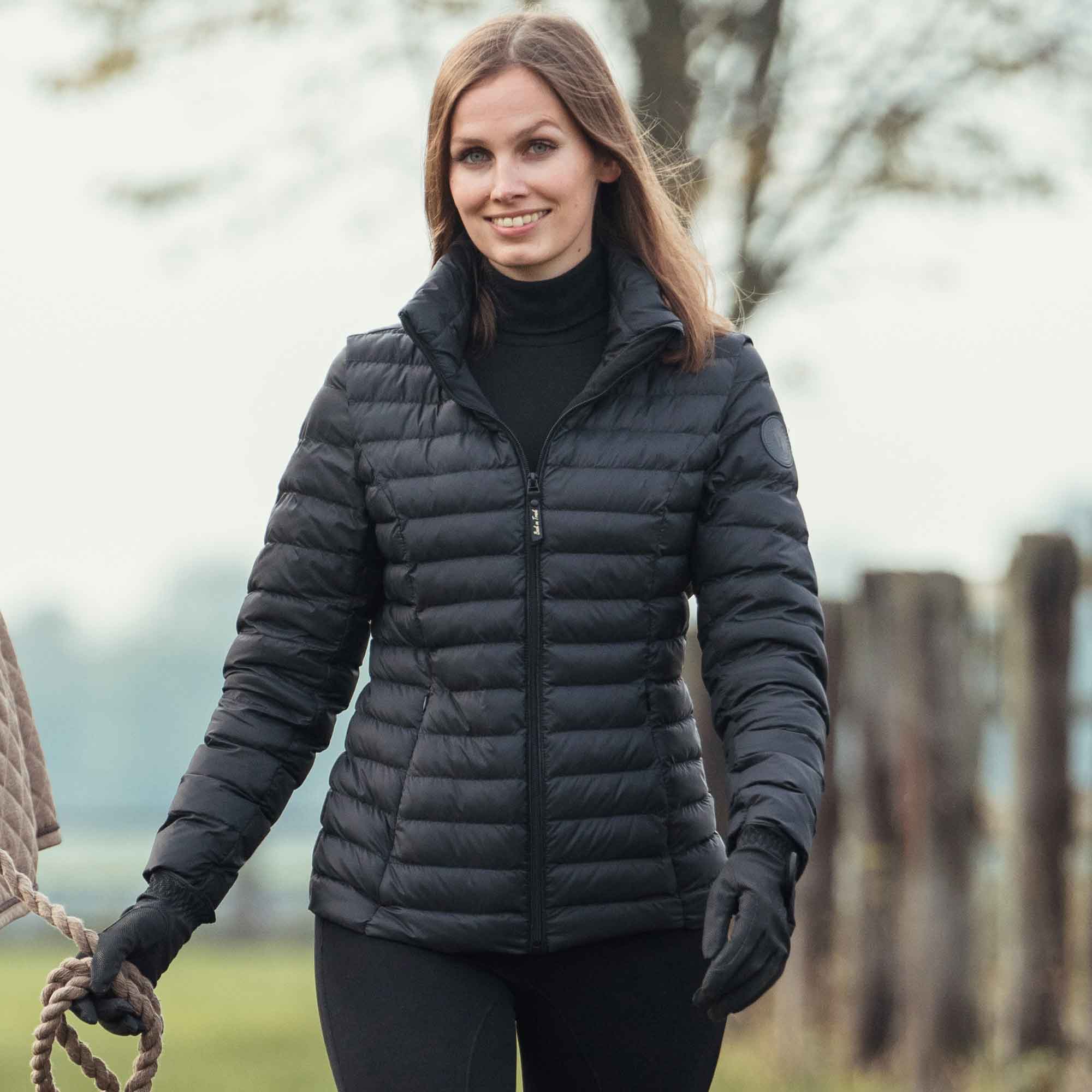 Back on Track Grace Jacka Dam med logotyp – Svart