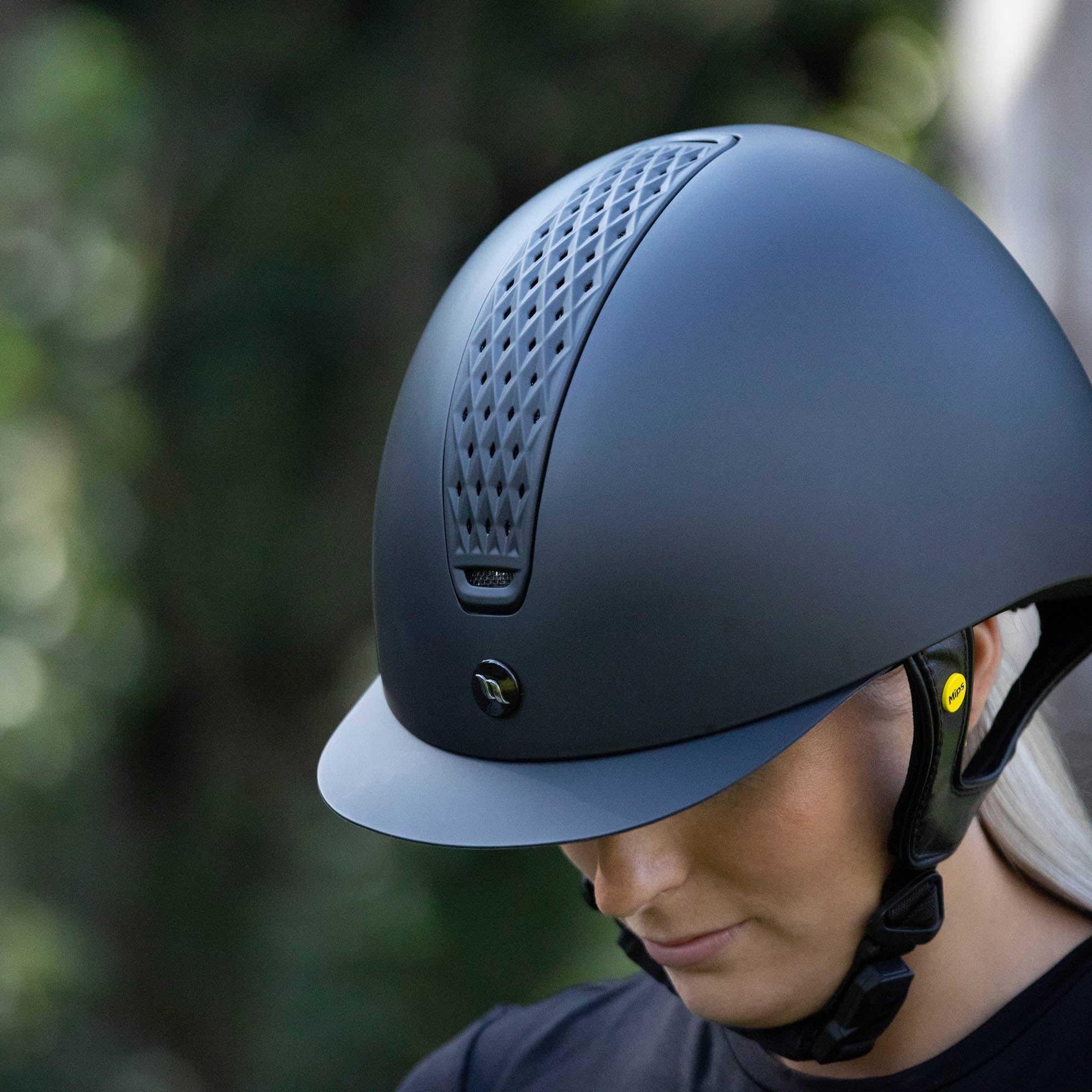 Back on Track Silves Smooth Top MIPS – Svart