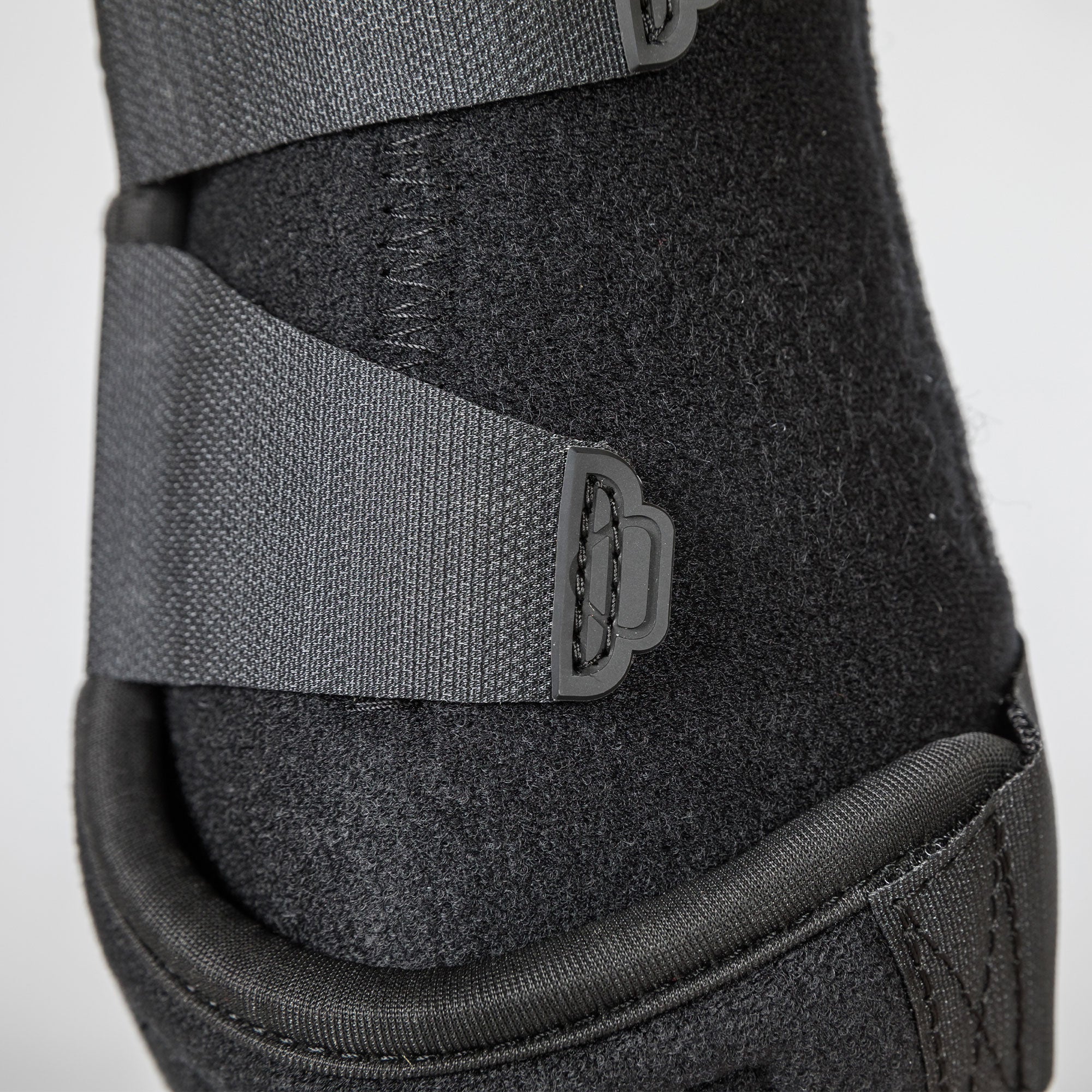 Back on Track Airflow Exercise Boots – Svart
