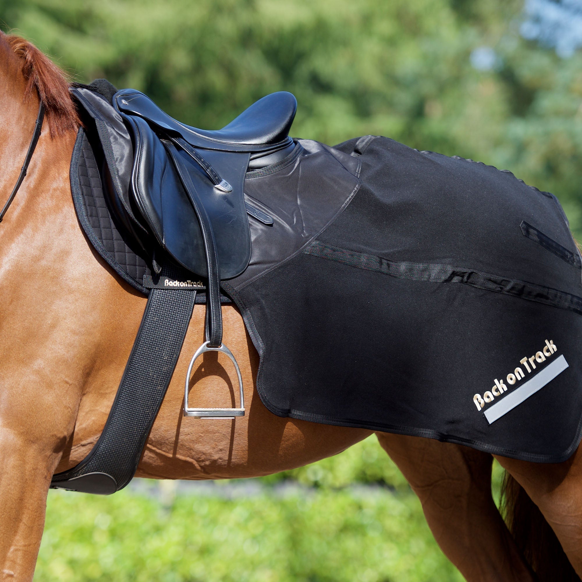 Back on Track Skrittäcke Fleece – Svart