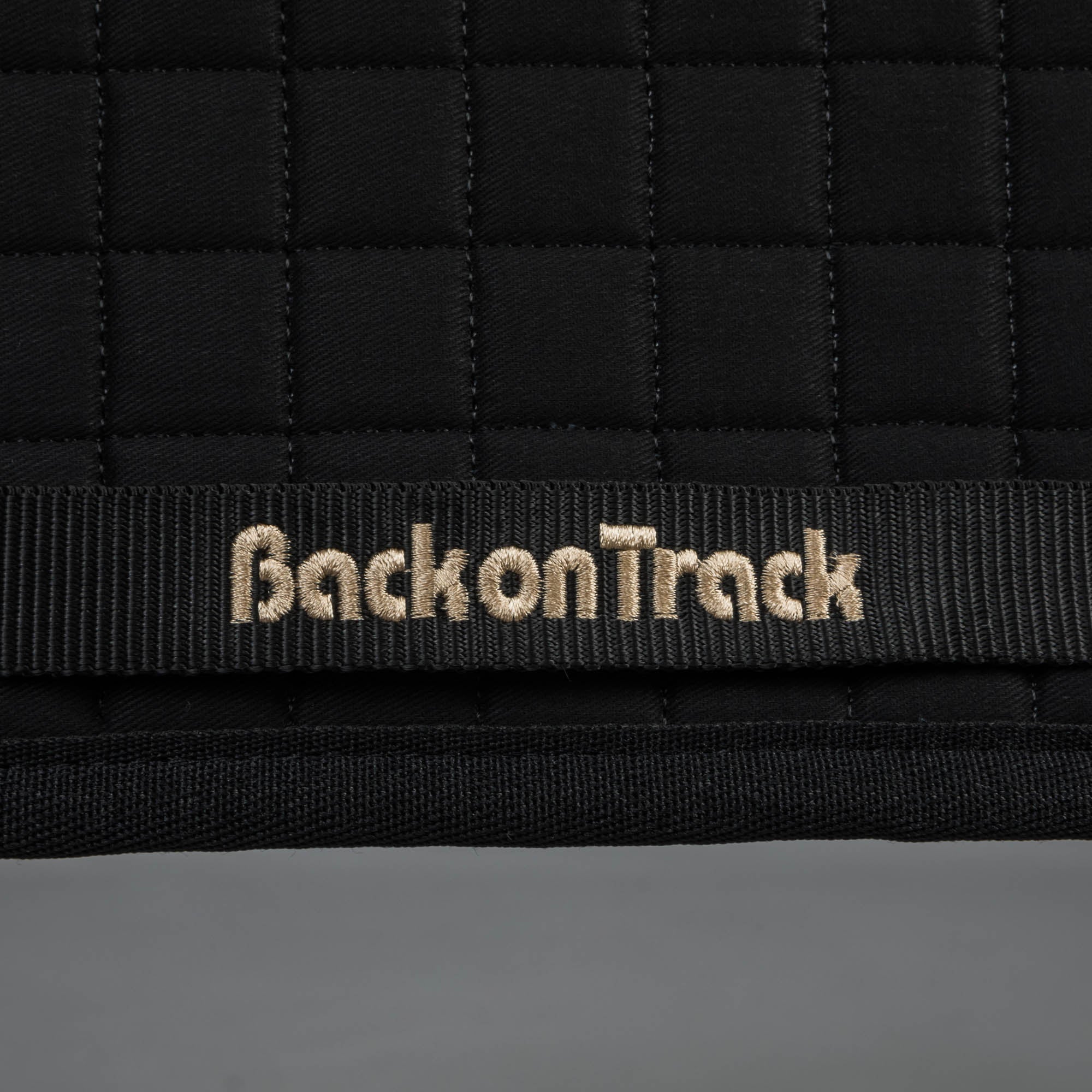 Back on Track Schabrak Hoppning No II – Svart