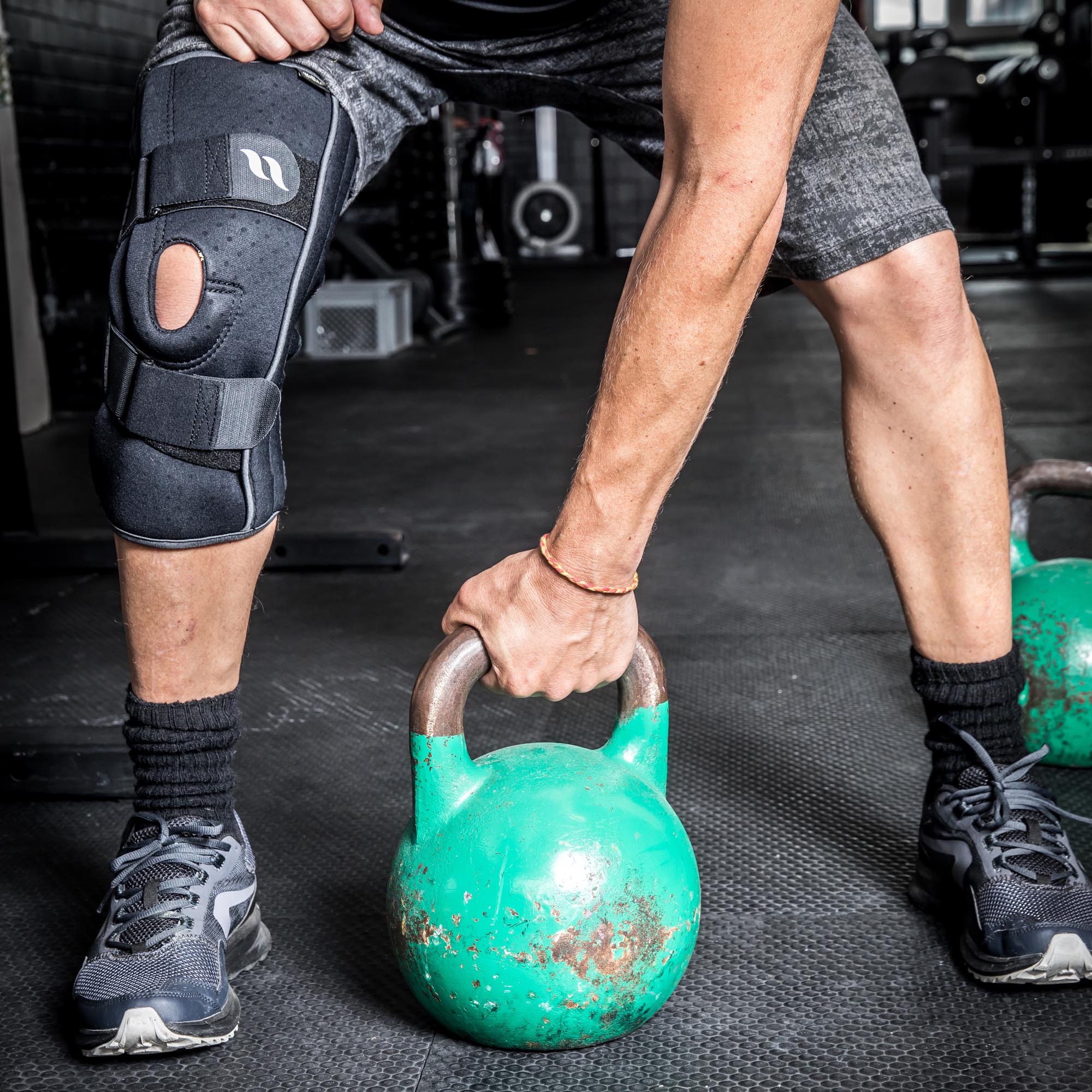 Back on Track Patella Stabiliserande Knäskydd (höger) – Svart