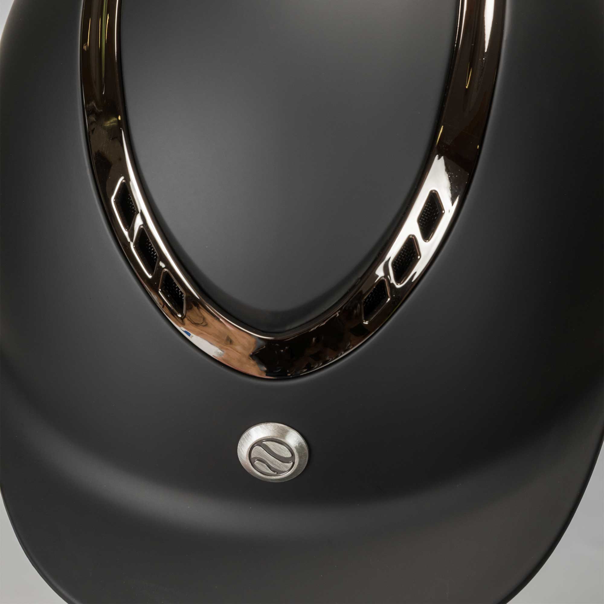 Back on Track EQ3 Pardus Smooth Top med skruv – Svart