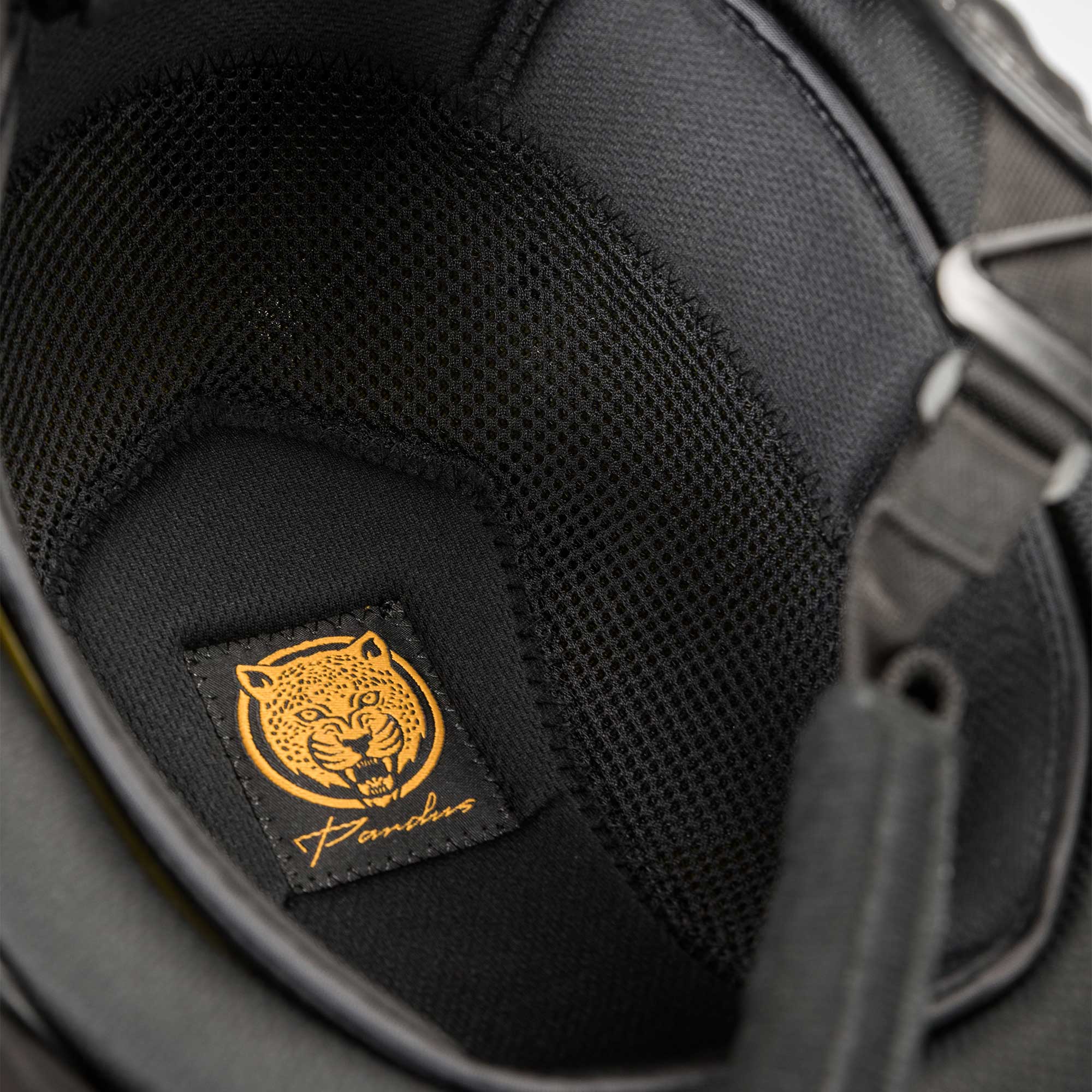 Back on Track EQ3 Pardus Micromocca med skruv – Svart Sand