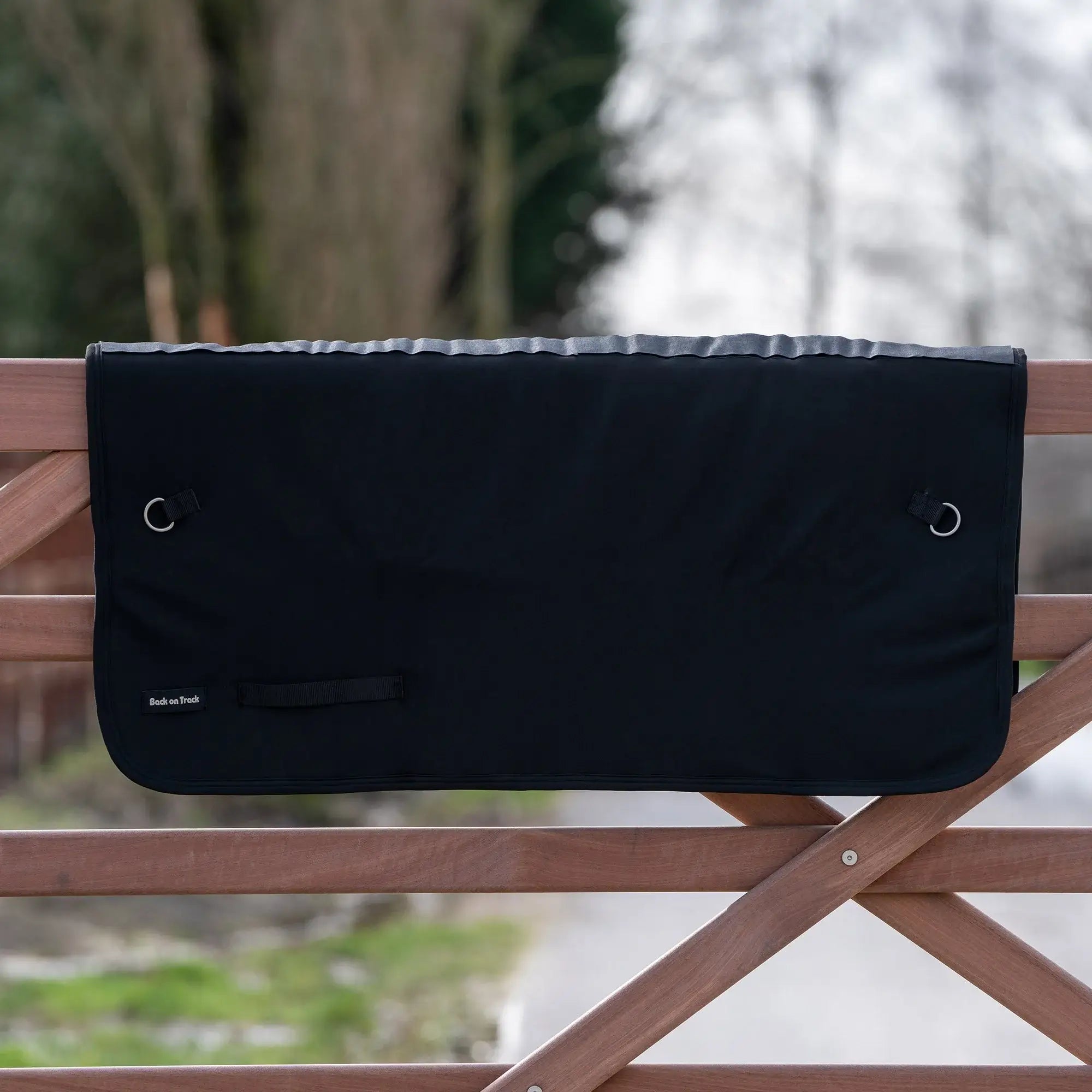 Back on Track Ryggvärmare – Svart