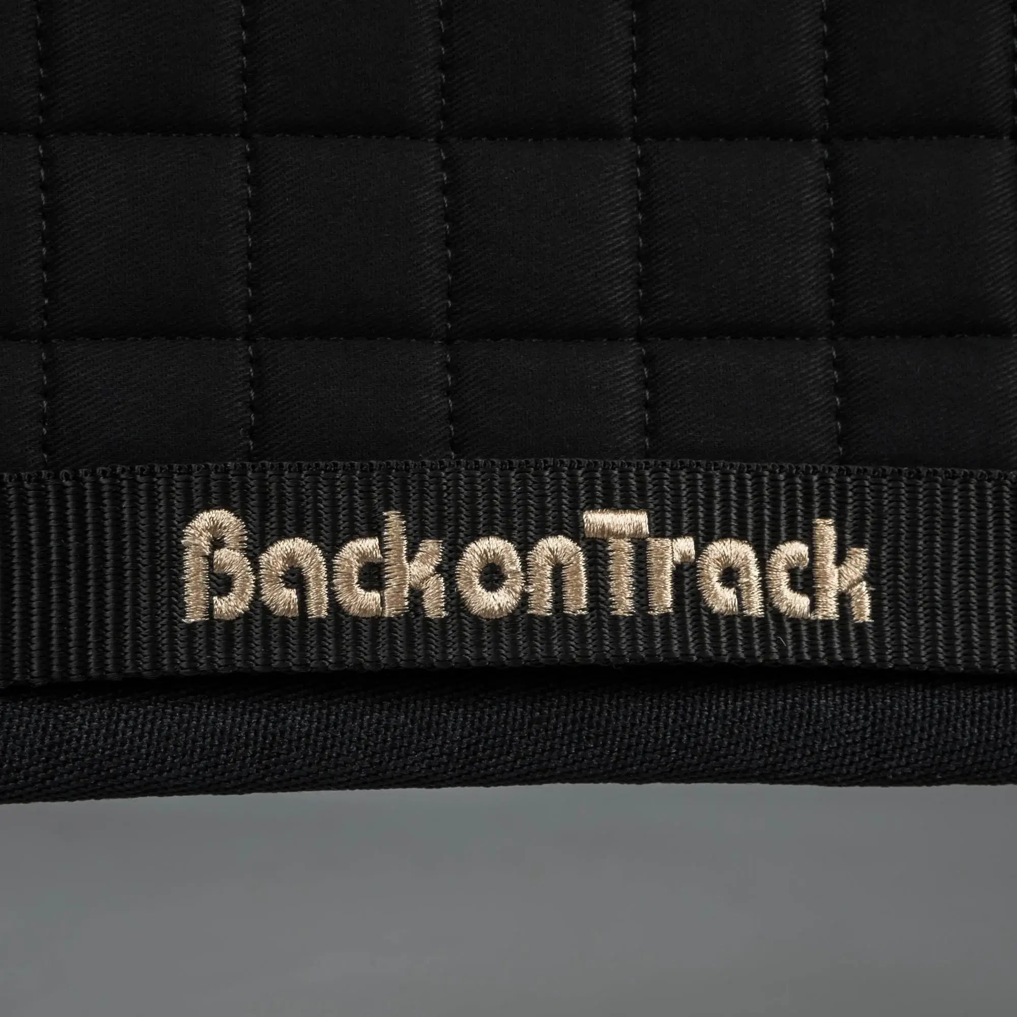 Back on Track Schabrak Hoppning No I – Svart