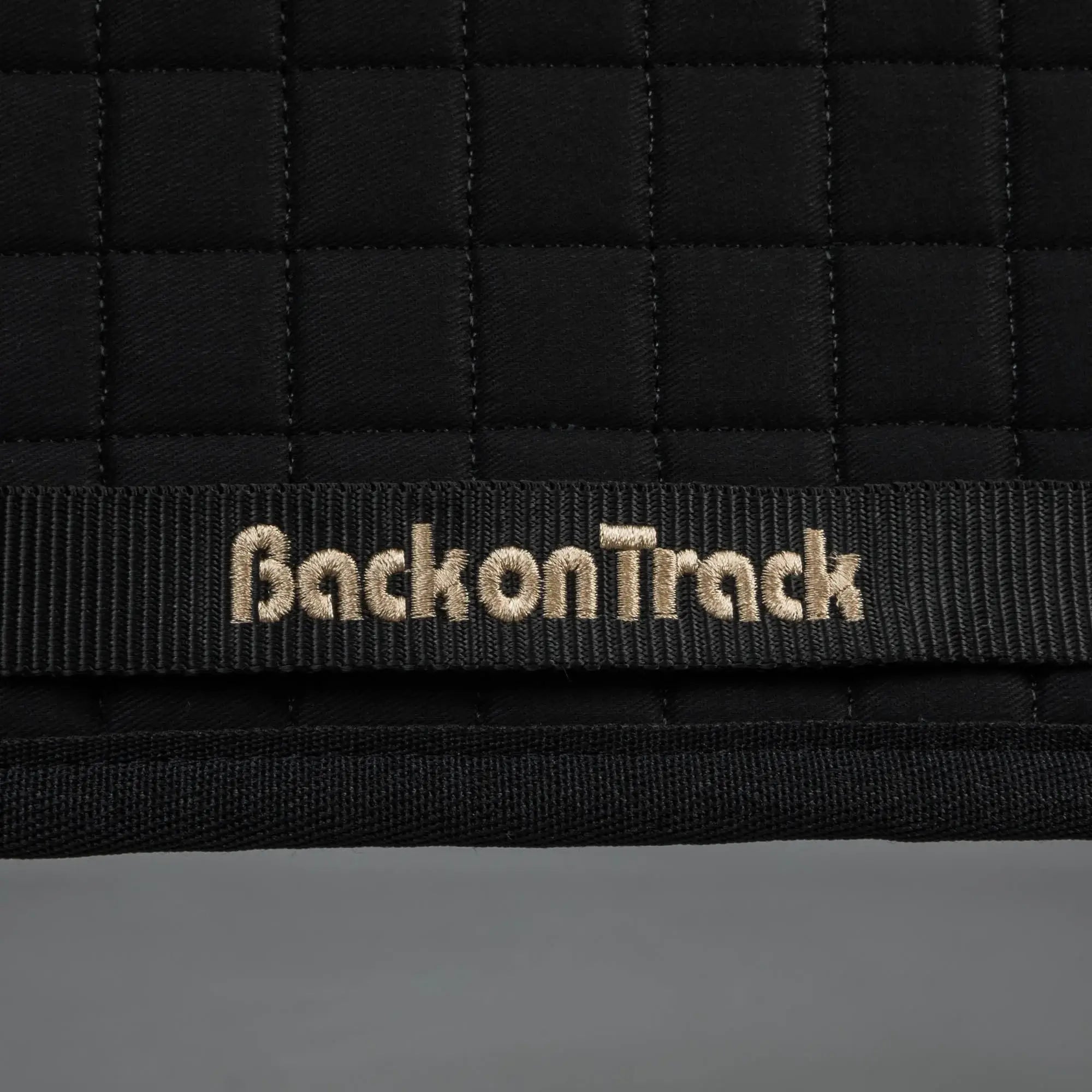 Back on Track Schabrak Hoppning No II – Svart