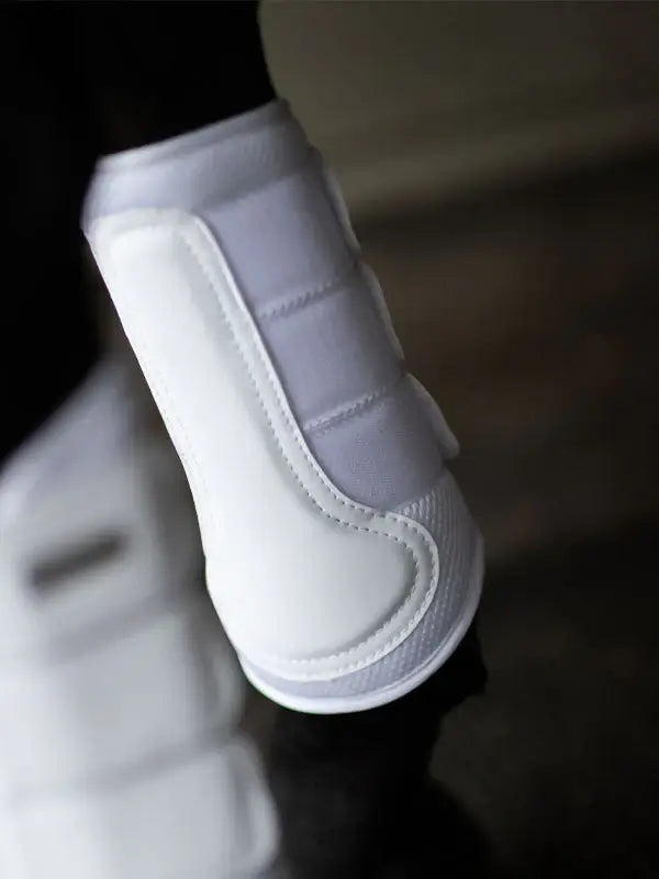 Equestrian Stockholm Classic Mesh Benskydd - Vit/Silver